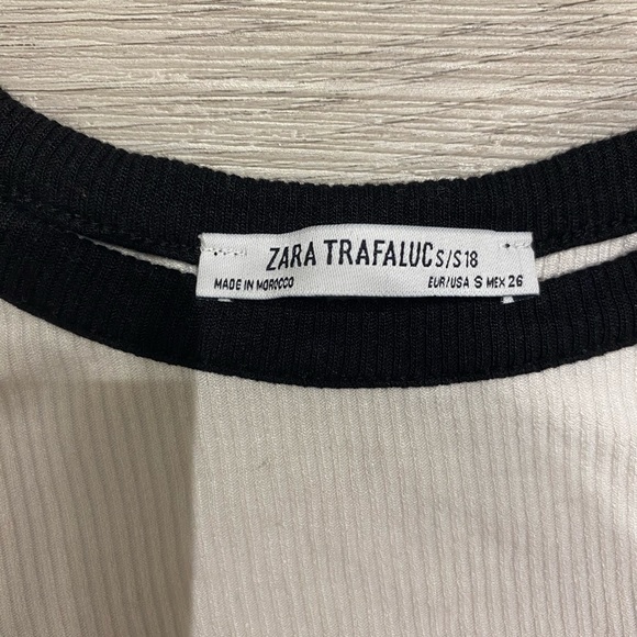 ⚫ Black and White Crop Top T-Shirt - Women’s Size Small ⚪ - Picture 3 of 4